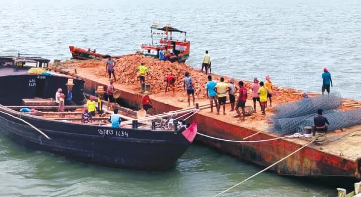 বাঁধ রক্ষায় সাগরে ‘ইটের সসেজ’-‘সজারুর কাঁটা’!