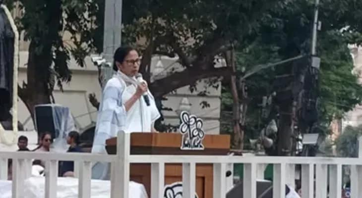 ২১-এর মঞ্চে বিজেপিকে একহাত, পরিযায়ী শ্রমিকদের পাশে মুখ্যমন্ত্রী, স্বস্তি