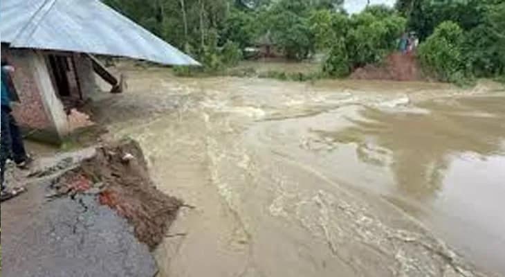 ঘাটালে বন্যা পরিস্থিতিতে ক্ষয়ক্ষতি একশো কোটি