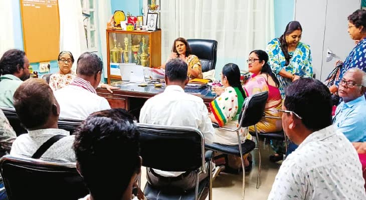 ‘জাত’ তুলে আদিবাসী অধ্যাপিকাকে কটূক্তি! প্রতিবাদে পিডি উইমেন্স কলেজে তুমুল বিক্ষোভ