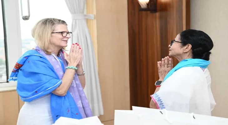 নবান্নে মুখ্যমন্ত্রী মমতা বন্দ্যোপাধ্যায়ের সঙ্গে দেখা করলেন ইউনিসেফের প্রতিনিধি সিন্থিয়া ম্যাককাফরেই