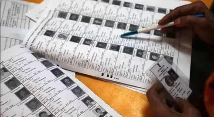 বিহারে ৭৪ লক্ষ ভোটার বাদ! যাচাইয়ের দায় দলগুলির উপর ঠেলছে কমিশন