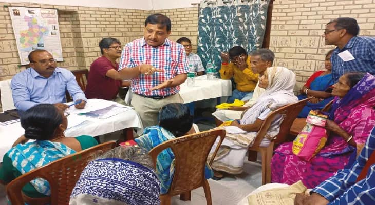 আবাস ও একশো দিনের কাজে বাংলাকে বঞ্চনা, ক্ষুব্ধ ভোক্তাদের নানা প্রশ্নে অস্বস্তি  পরিদর্শন এড়াল কেন্দ্রীয় দল