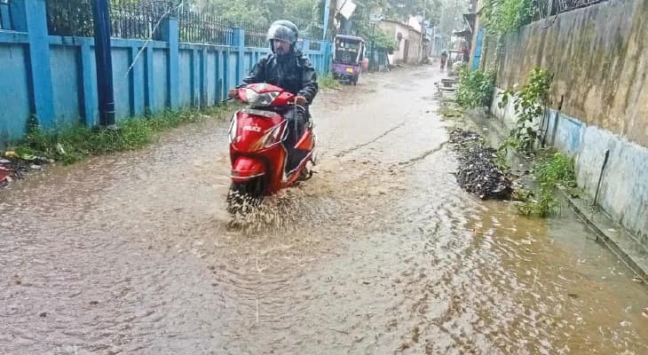 বারুইপুর কলেজ, পুরন্দরপুর শ্মশানের সামনের রাস্তা এখন মরণফাঁদে পরিণত