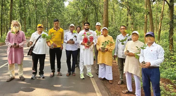 পুরনো ঐতিহ্য ফিরিয়ে আনতে ঝাড়গ্রামে ২০০০টি পলাশ গাছ লাগানোর উদ্যোগ