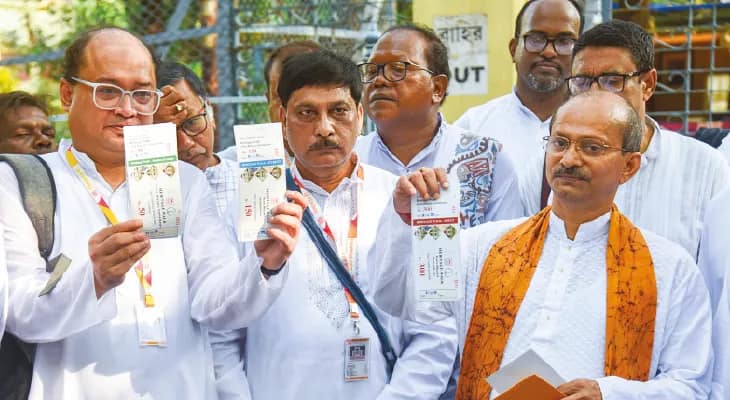 শুধু দেশে নয়, বিদেশেও বিশ্বভারতীর নাম খারাপ হয়েছিল, মন্তব্য উপাচার্যের, নাম না করে প্রাক্তন উপাচার্য বিদ্যুৎ চক্রবর্তীকে কটাক্ষ