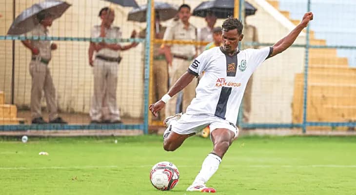 অভাব জয় করে মহামেডান  স্পোটিংয়ে রামপুরহাটের বৈদ্যনাথ