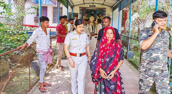 মৃত সন্তান প্রসব প্রসূতির, চিকিৎসায় গাফিলতির অভিযোগ, বিক্ষোভ বোলপুর মহকুমা হাসপাতাল
