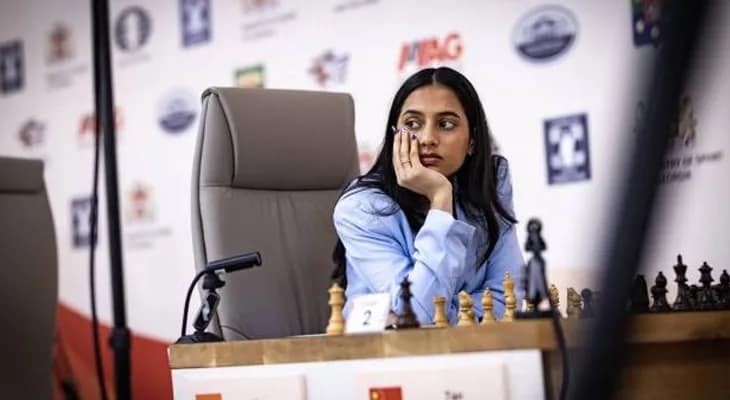 মহিলাদের বিশ্বকাপ দাবা: ফাইনালে উঠে ইতিহাস দিব্যার