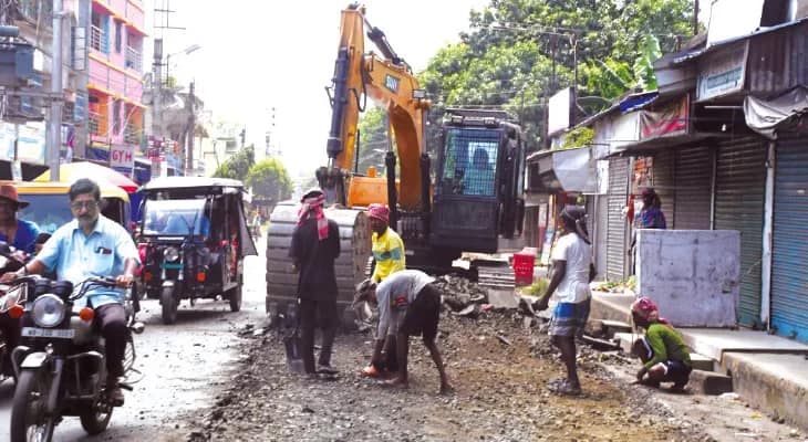 শ্যামনগরে পেভার ব্লক দিয়ে তৈরি করা হচ্ছে ফিডার রোড