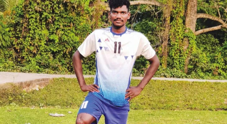 ডাক্তার হয়ে মানুষের পাশে থাকাই লক্ষ্য ফুটবলার হরেরাম মুর্মুর
