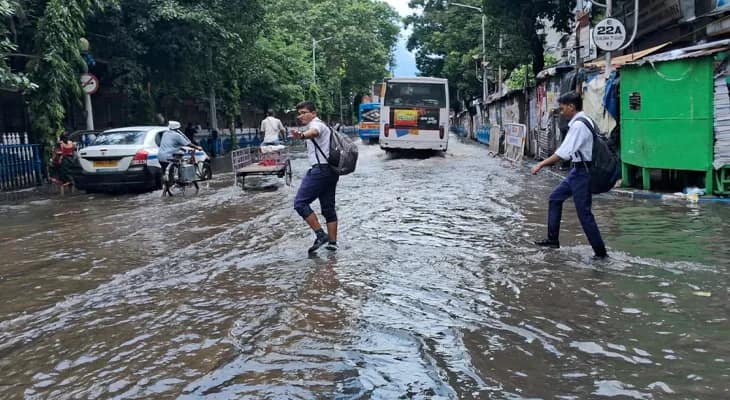 কলেজ স্ট্রিটে জলযন্ত্রণা, ভোগান্তি পড়ুয়াদের