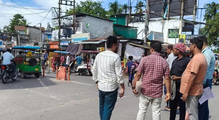 চালসা থেকে ময়নাগুড়ি জাতীয় সড়ক সম্প্রসারণের জন্য মাপ নেওয়া শুরু