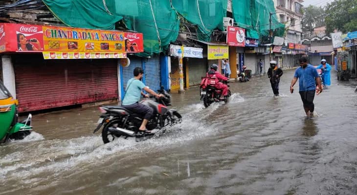 ভারী বৃষ্টির জের, জলমগ্ন দমদম