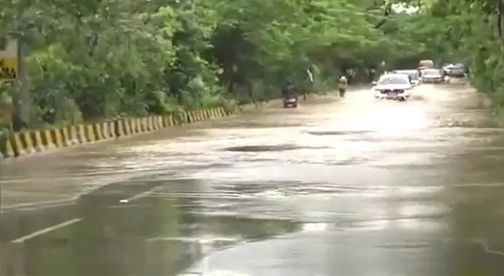 ছত্তিশগড়ের রায়পুরে ভারী বৃষ্টির জেরে জলমগ্ন একাধিক এলাকা