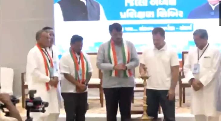 গুজরাতের আনন্দে দলীয় বৈঠকে যোগ দিলেন কংগ্রেস সাংসদ রাহুল গান্ধী