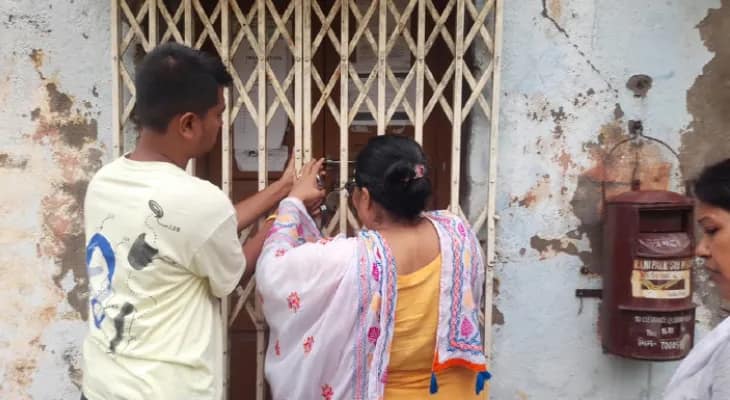 সংযুক্তিকরণের প্রতিবাদ, বেলঘরিয়ার আরও এক পোস্ট অফিসে ঝোলানো হল তালা