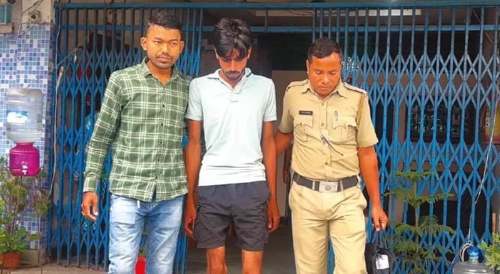 ইস্টার্ন বাইপাসে এটিএম লুট: বিমানে চেপে দিল্লিতে গা ঢাকা, দুই দুষ্কৃতীকে ধরল পুলিস