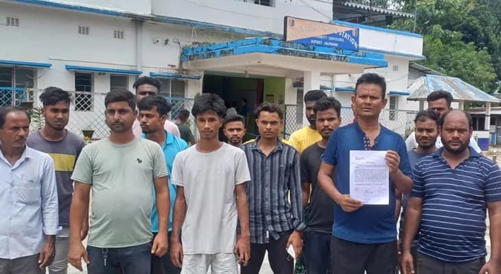 ময়নাগুড়ি টোল গেট কর্মীদের সাথে ট্রাক চালকদের বচসা, থানায় অভিযোগ দায়ের