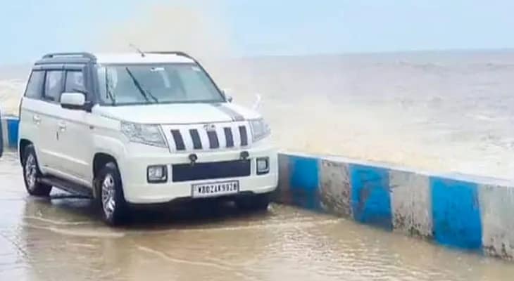 নিম্নচাপের প্রভাবে উত্তাল দীঘার সমুদ্র, দুপুরে ব্যাপক জলোচ্ছ্বাস দীঘা-শৌলা মেরিন ড্রাইভে, তাজপুরের মধ্যে জলোচ্ছ্বাসে গাড়ি চলাচল বন্ধ