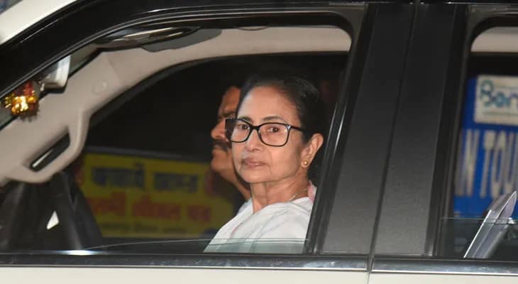 শান্তিনিকেতনের রাঙাবিতানে পৌঁছলেন মুখ্যমন্ত্রী মমতা বন্দ্যোপাধ্যায়