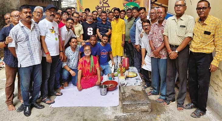 ৭৫ তম বর্ষের পুজোয় মালদহ ইউনাইটেড ইয়ংসের থিম ‘আলোকের এই ঝর্ণা ধারায়’