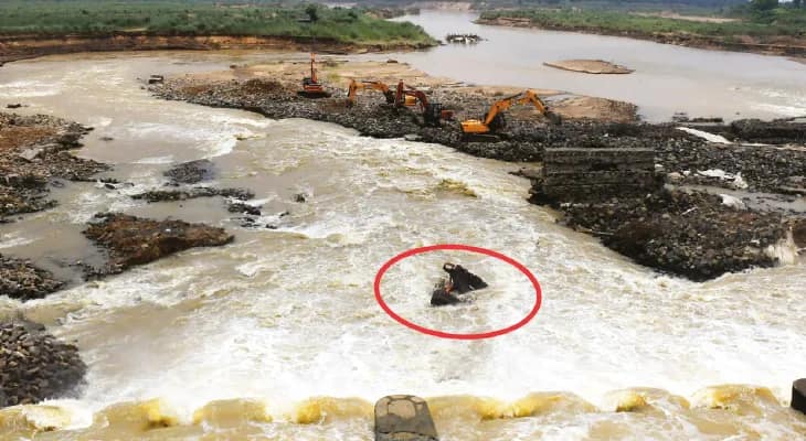 একনাগাড়ে জল ছাড়ায় ব্যারাজ সংস্কারের কাজে বিঘ্ন তিলপাড়ায়