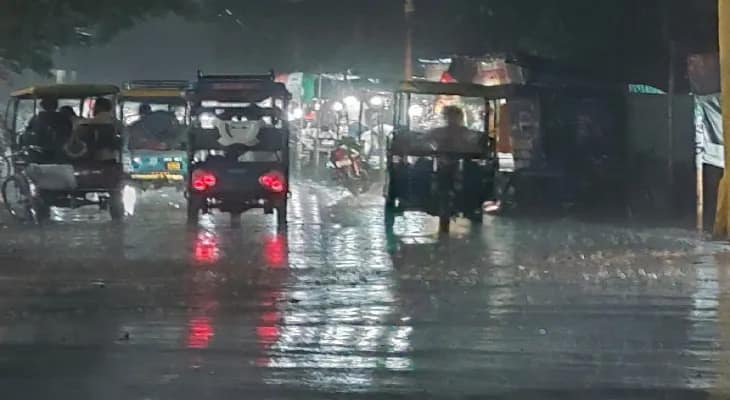রামপুরহাটে রাত হলেই আকাশছোঁয়া টোটোভাড়া, সমস্যায় পড়েন যাত্রীরা