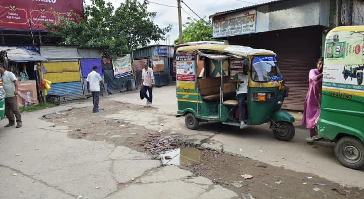 নবদ্বীপ-স্বরূপগঞ্জ ঘাট বাসস্ট্যান্ডে ঢোকার রাস্তা বেহাল, আশ্বাস পঞ্চায়েত সমিতির