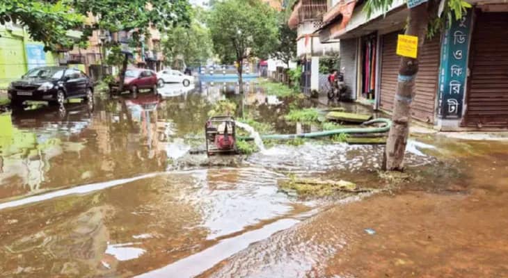 ‘বাড়ি বেচে ফ্ল্যাট কিনুন,’ জল জমার অভিযোগ শুনে নিদান কাউন্সিলারের, ক্ষোভে ফুঁসছেন পানিহাটির ২৮ নম্বর ওয়ার্ডের বাসিন্দারা