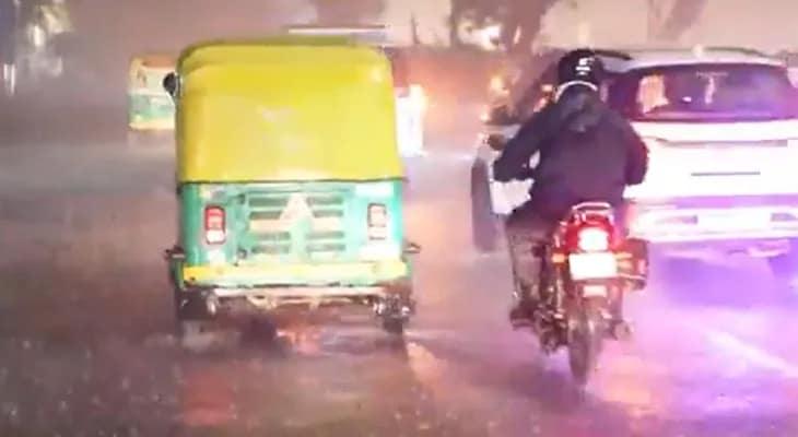 সপ্তাহের শুরুতেই বৃষ্টি, সোমবার রাতে ভিজছে নয়াদিল্লি
