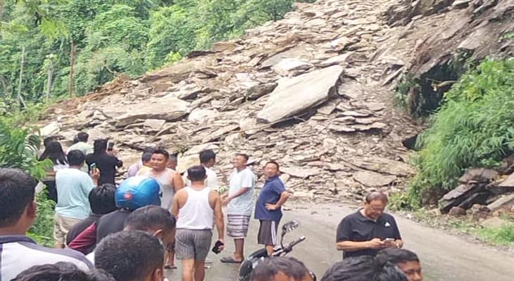 কালিম্পংয়ে ১০ নম্বর জাতীয় সড়কের ১০ মাইলে ধস, বন্ধ রাস্তা