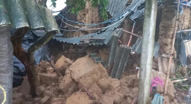 মঙ্গলবার দুপুরে ডেবরার ভবানীপুরে দেওয়াল চাপা পড়ে মৃত্যু হল মহিলার