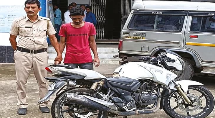 নেশার টাকা জোগাড় করতেই বাইক চুরি, গ্রেপ্তার ‘গুণধর’
