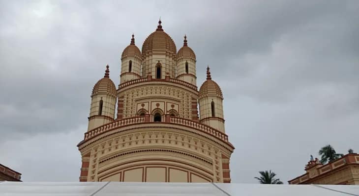 রাষ্ট্রপতির অপেক্ষায় দক্ষিণেশ্বর মন্দির, আজ বেলা বারোটার পর সাধারণ দর্শনার্থীদের প্রবেশ নিষিদ্ধ করা হয়েছে