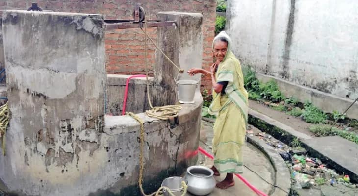 ভেঙে পড়েছে জল প্রকল্প, প্রাচীন কুয়োই ভরসা রানিগঞ্জবাসীর, ডায়ারিয়ার আশঙ্কা