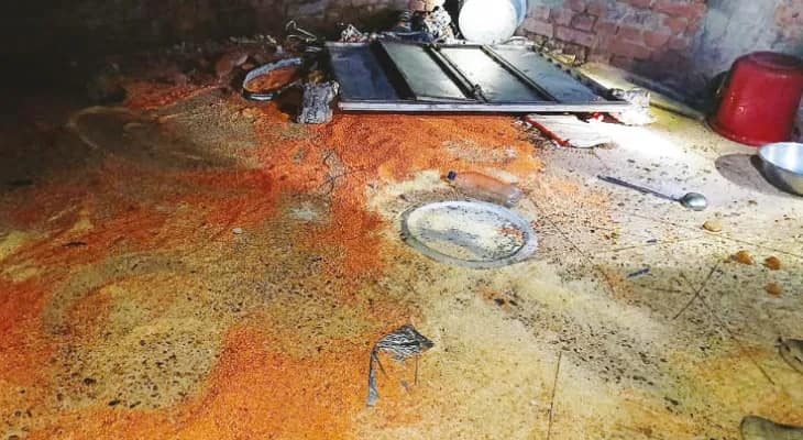 ঝাড়গ্রামে স্কুলে ঢুকে একাধিক শ্রেণিকক্ষের বেঞ্চ ও চেয়ার-টেবিল ভাঙল হাতির পাল