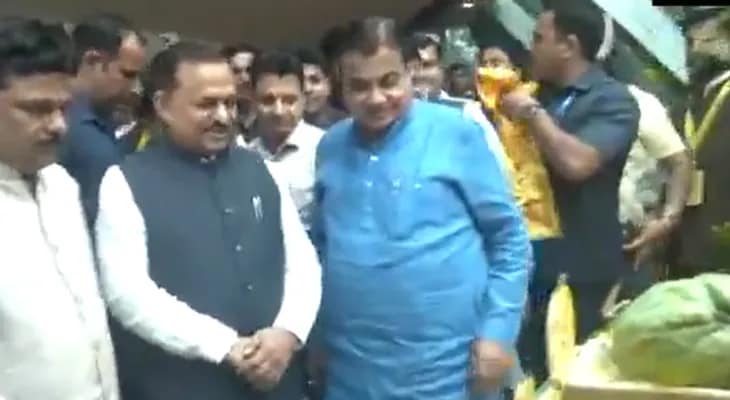 তালকাটোরা স্টেডিয়ামে ১৮তম আম উৎসবে হাজির কেন্দ্রীয় মন্ত্রী নীতিন গাদকারি