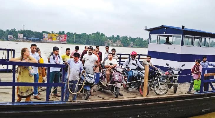 নদীপথে দুর্ঘটনা রুখবে নৌকায় কাঠের ব্যারিকেড-লোহার শিকল, প্রশাসনের নির্দেশে নবদ্বীপ ফেরিঘাট কর্তৃপক্ষের গুচ্ছ ব্যবস্থা