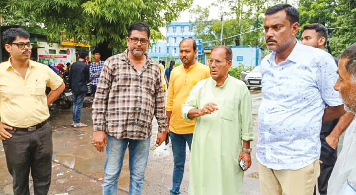 বর্ধমানে মেডিক্যাল কলেজের সামনের রাস্তা সংস্কারের সিদ্ধান্ত নিল পুরসভা
