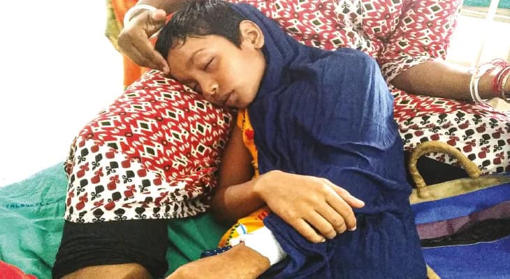 টিউশনি ফাঁকি দিতে টিনের বাক্সে লুকিয়ে খুদে পড়ুয়া