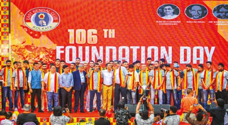 উন্মাদনায় সুপারহিট ইস্ট বেঙ্গল দিবস