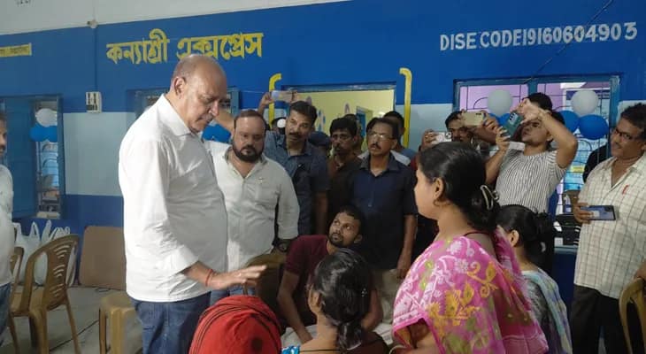 আমাদের পাড়া আমাদের সমাধান: উলুবেড়িয়া ১ নং ব্লকের ধুলাসিমলা গ্রাম পঞ্চায়েতের পহেলাবার প্রাথমিক বিদ্যালয়ে শিবির পরিদর্শনে মন্ত্রী পুলক রায়