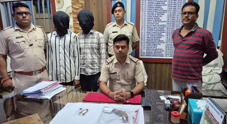 মুর্শিদাবাদের সালার থানা এলাকায় আগ্নেয়াস্ত্র সহ গ্রেপ্তার দুই, ধৃতদের কাছ থেকে একটি ওয়ানশটার ও দুই রাউন্ড গুলি উদ্ধার করা হয়েছে