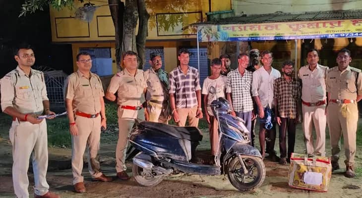 ১২ কেজি গাঁজাসহ ৫ জনকে গ্রেপ্তার করল মুর্শিদাবাদ জেলার জিয়াগঞ্জ থানার পুলিস