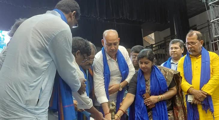 উলুবেড়িয়া পুরসভার উদ্যোগে উলুবেড়িয়া রবীন্দ্র ভবনে জেইই এবং নিটের অনলাইন মক টেস্টের কর্মসূচির উদ্বোধনে মন্ত্রী পুলক রায়