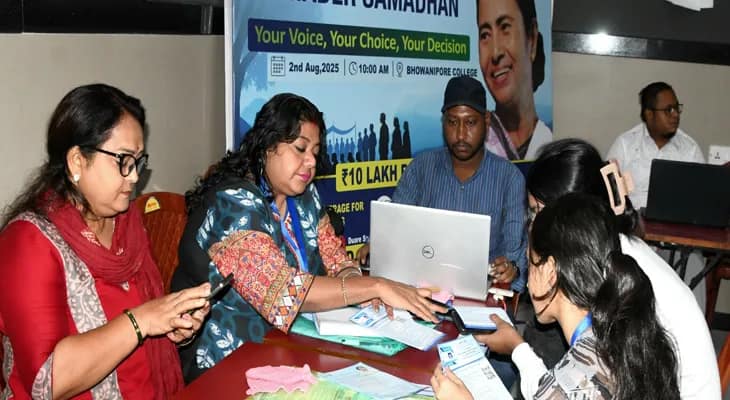 শহরতলিতে ‘সমাধান শিবির’ ঘিরে ব্যাপক সাড়া, স্থানীয়রা তুলে ধরলেন সমস্যার কথা