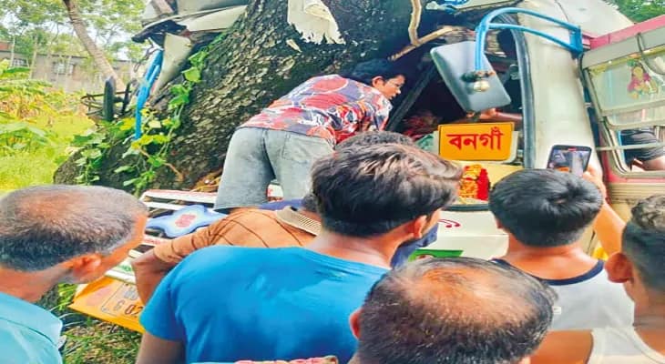 বনগাঁয় বাস দুর্ঘটনা়, মৃত চালক