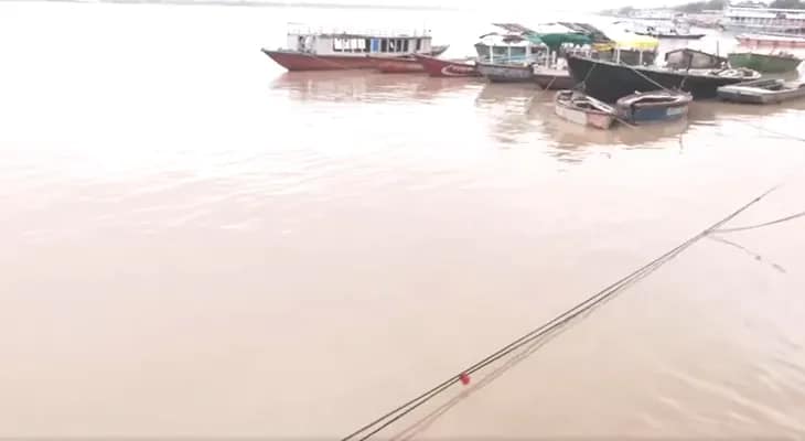 ভারী বৃষ্টির জেরে উত্তরপ্রদেশের বারাণসীতে বাড়ছে গঙ্গার জলস্তর