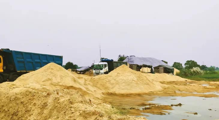 অবৈধ বালি কারবারের বিরুদ্ধে টানা অভিযান, ‘বর্তমান’-এর খবরের জেরে সিদ্ধান্ত প্রশাসনের